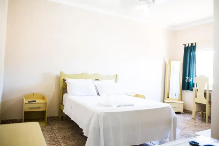Room 4 of 9