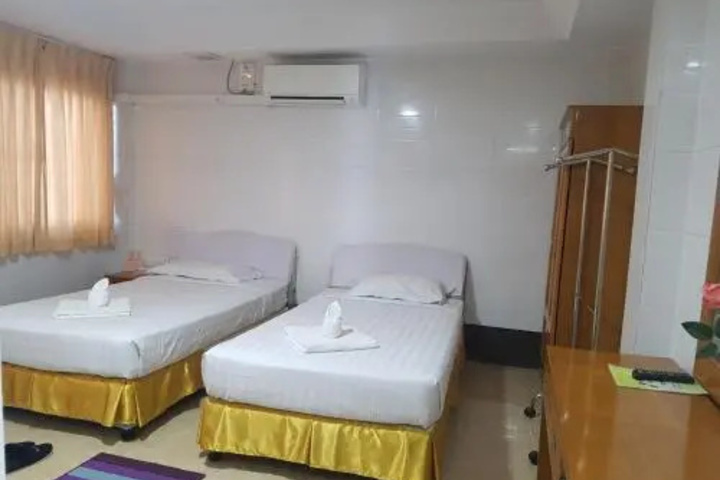 Room 5 of 12