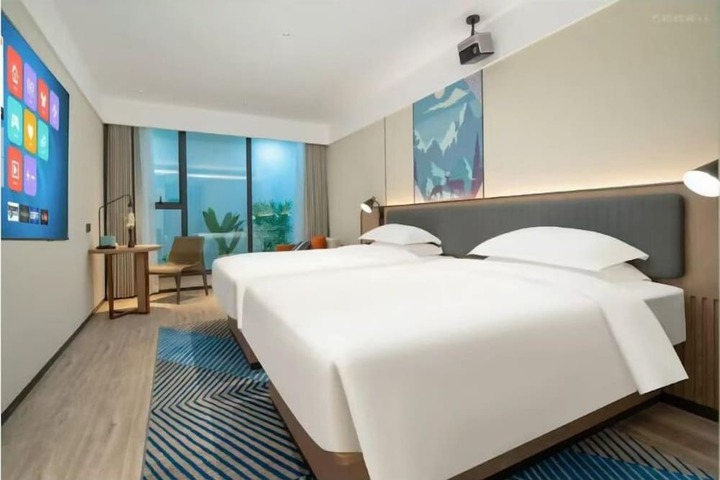 Room 5 of 13
