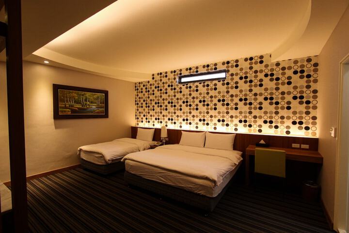 Room 18 of 53