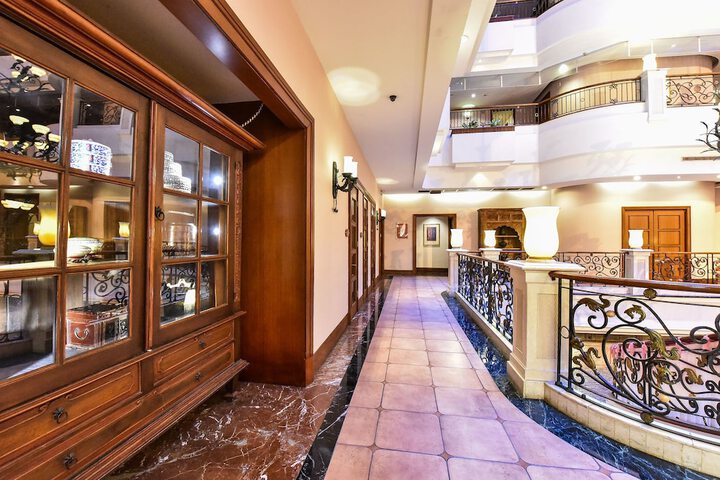 Ballroom/Hall 63 of 75