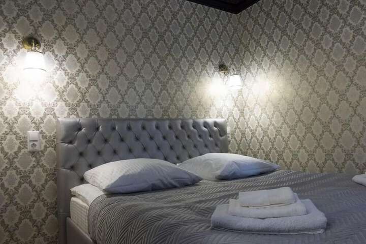 Room 10 of 26