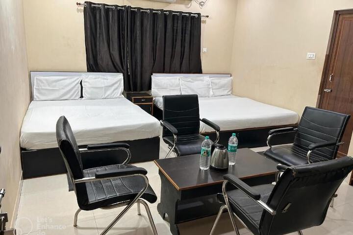 Room 12 of 28