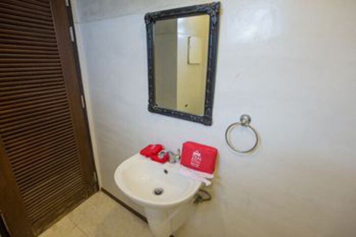 Room 3 of 38
