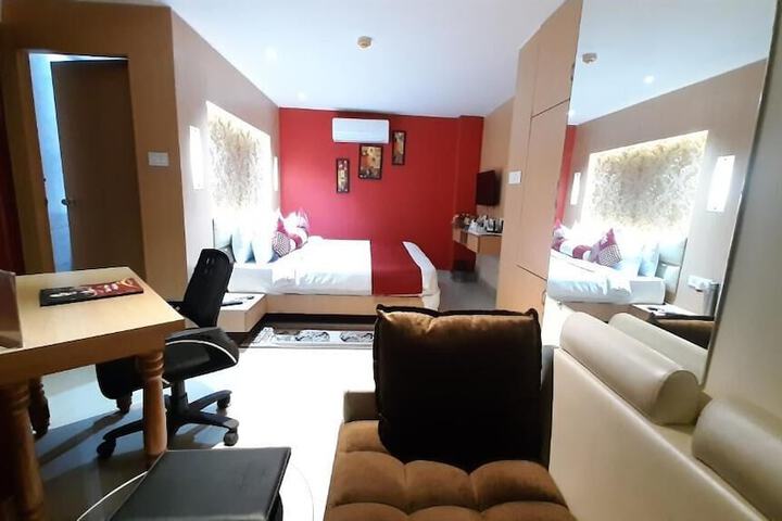 Room 28 of 53