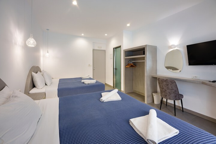 Room 9 of 37