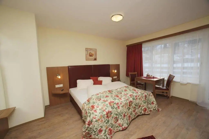Room 4 of 22
