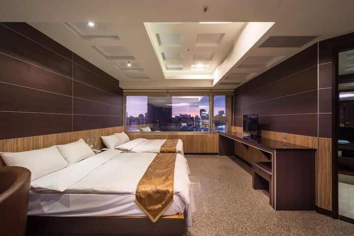 Room 19 of 46