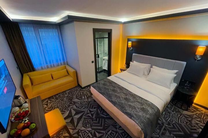 Room 34 of 47