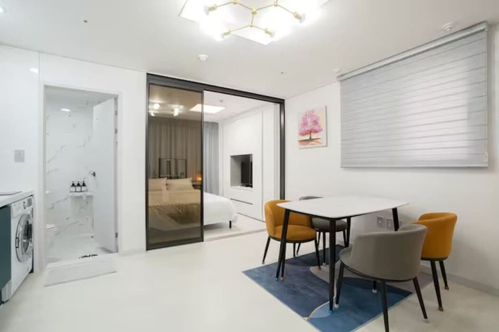 Room 3 of 18