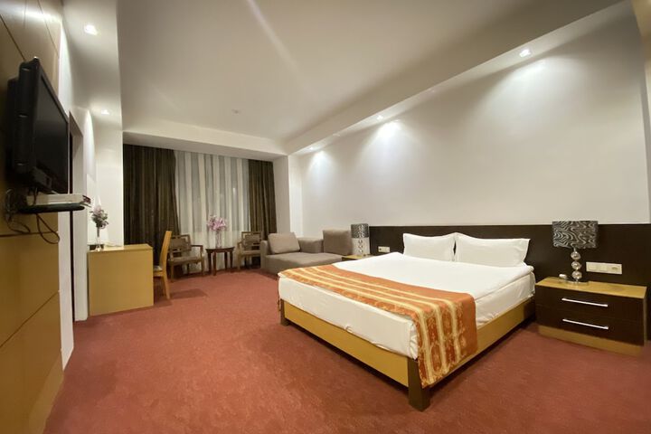 Room 7 of 14