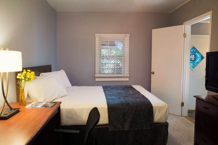 Room 52 of 143