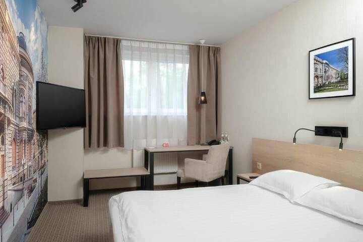 Room 4 of 51