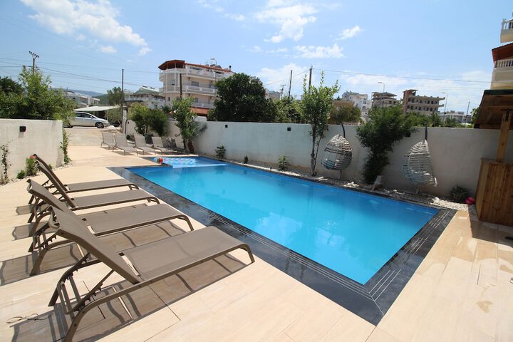 Pool 200 of 265