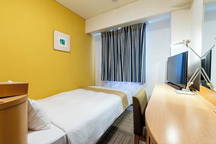 Room 5 of 26