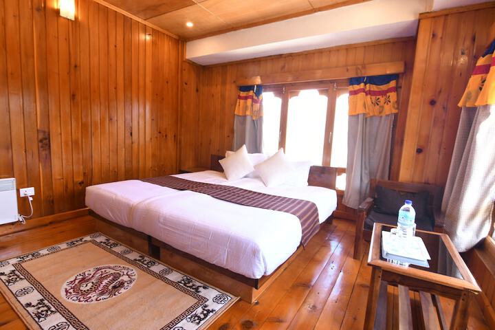 Room 6 of 27
