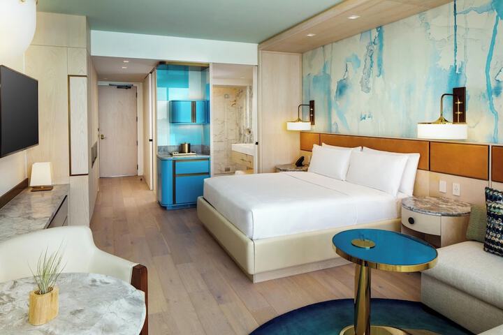 Room 54 of 243