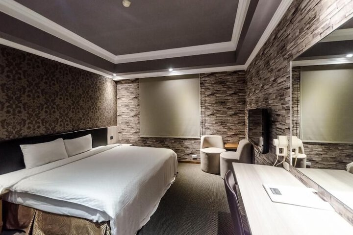 Room 19 of 48