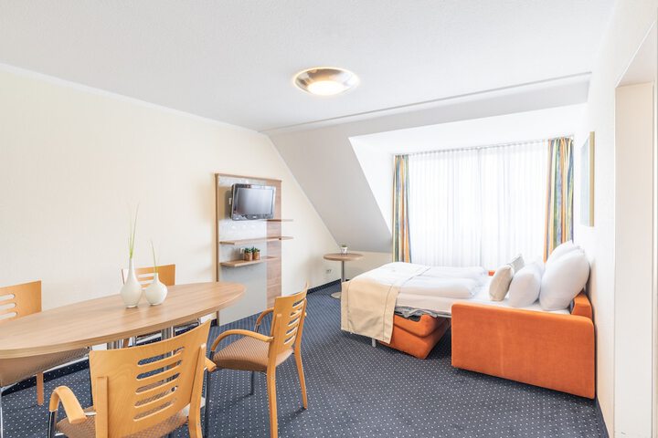 Room 4 of 171