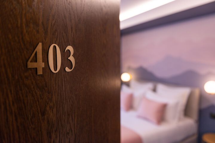 Room 13 of 38