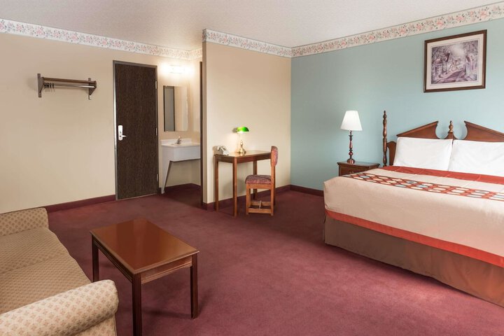 1 King Bed Studio Suite (4 of 6)