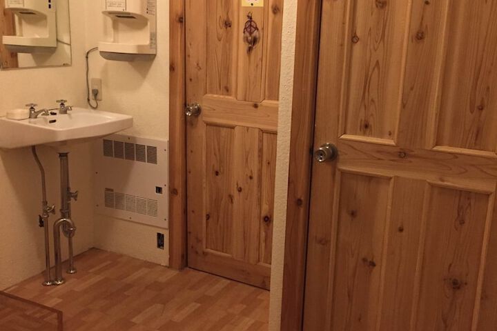 Room 4 of 9