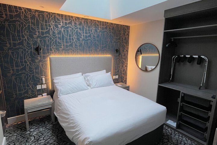 Room 38 of 85