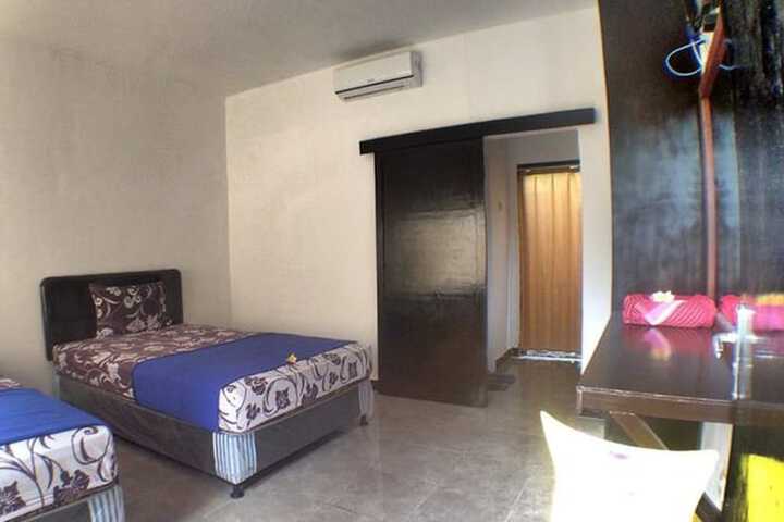 Room 8 of 48