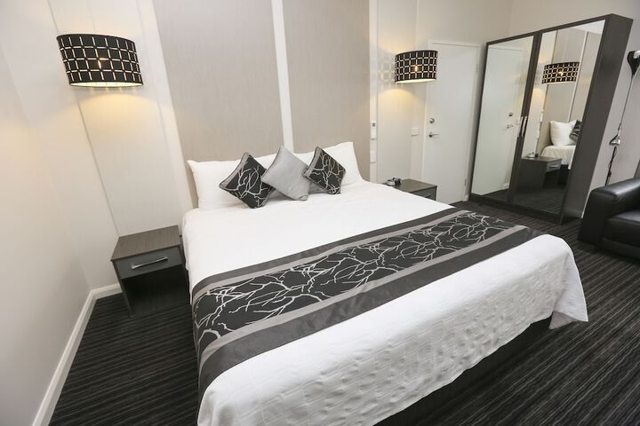 Room 5 of 119