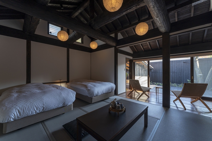 Room 5 of 12