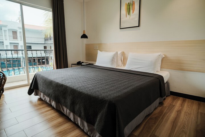 Room 10 of 19
