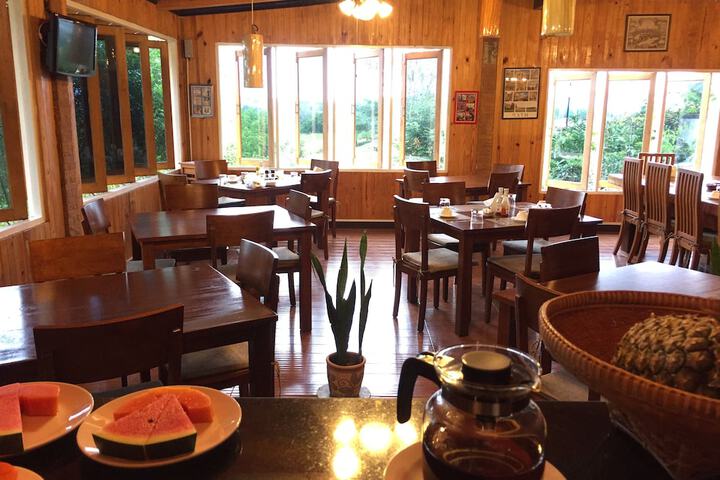 Dining Photos