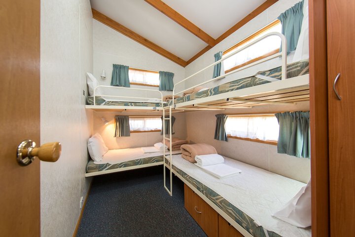 Room 5 of 128