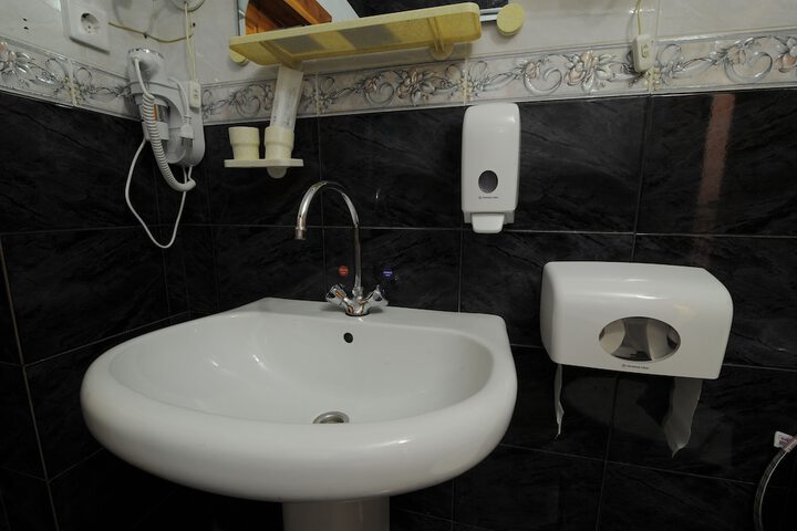 Room 80 of 100