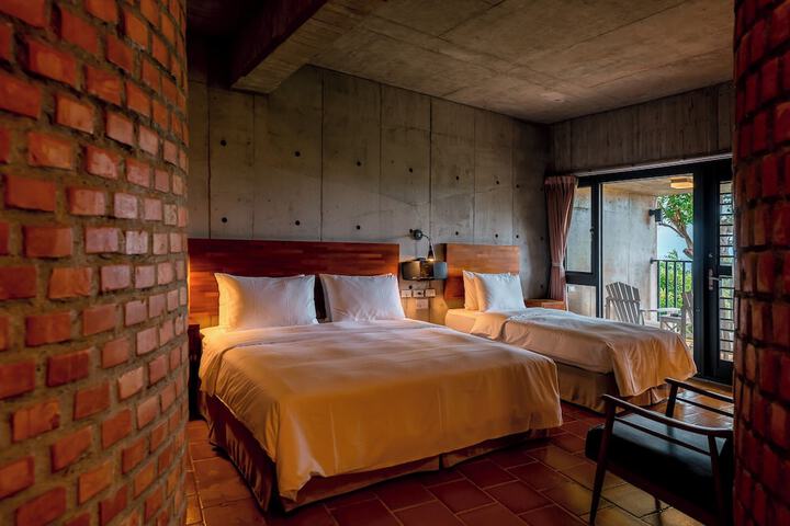 Room 5 of 72