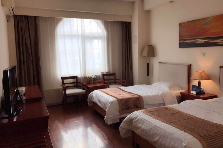 Room 11 of 27