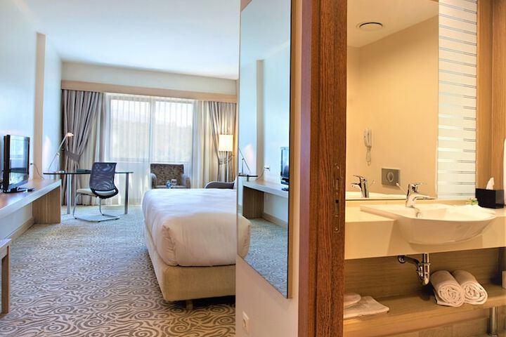 Room 11 of 36