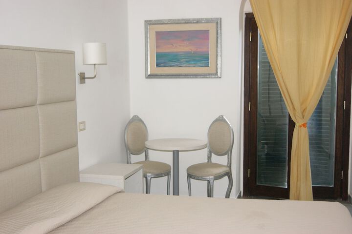 Room 9 of 100