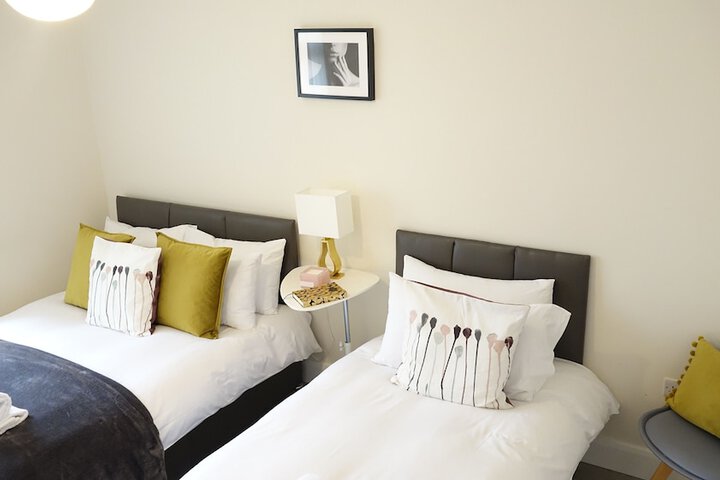 Room 17 of 102