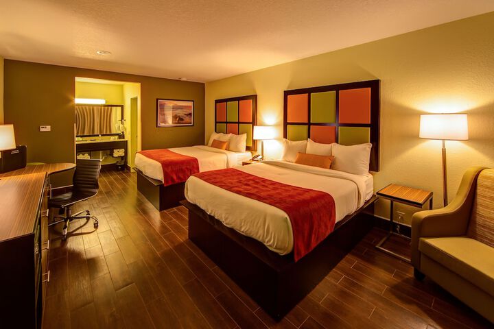 2 Queen Beds (3 of 12)