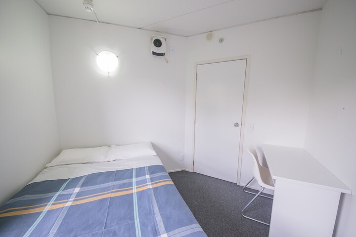 Room 6 of 20