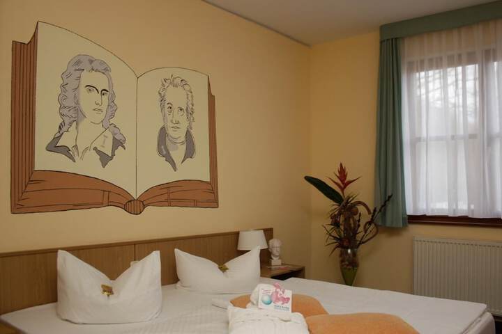 Room 10 of 33
