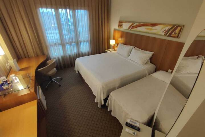 Room 30 of 100