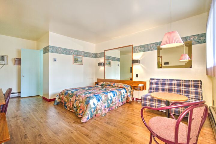Room 4 of 40