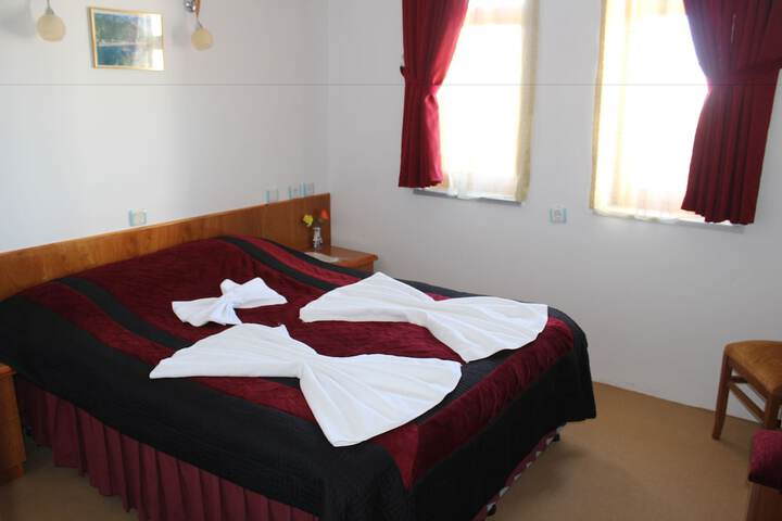 Room 7 of 175