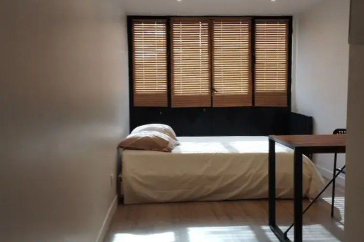 Room 5 of 15