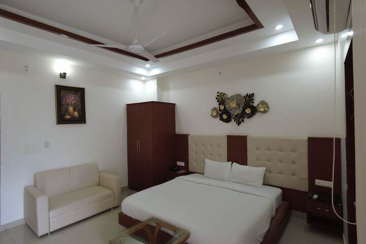 Room 48 of 76
