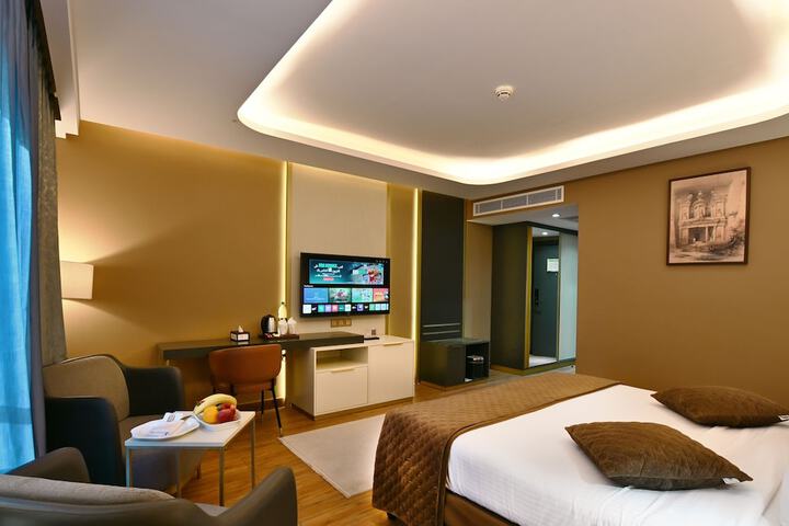 Room 6 of 26