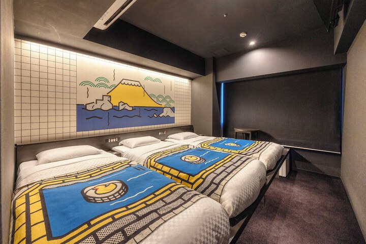 Room 33 of 48
