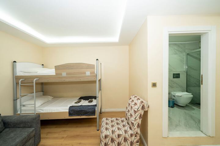 Room 25 of 60